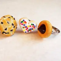 Siapa yang gak suka cincin? Apalagi cincin untuk jari manis ya hehehe