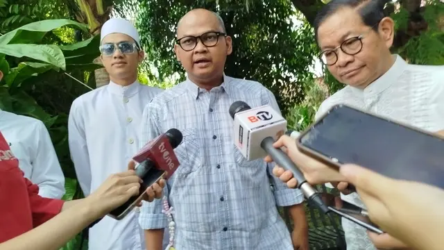 Perwakilan keluarga  Zainuddin MZ mendatangi kediaman pribadi Pramono Anung di Jakarta Selatan, pada Jumat (27/9/2024).