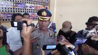 Kapolres Bengkulu AKBP Ardian Indra Nurinta memastikan polisi penembak anak kandungnya diamankan di Mapolres Bengkulu. (Liputan6.com/Yuliardi Hardjo Putro)