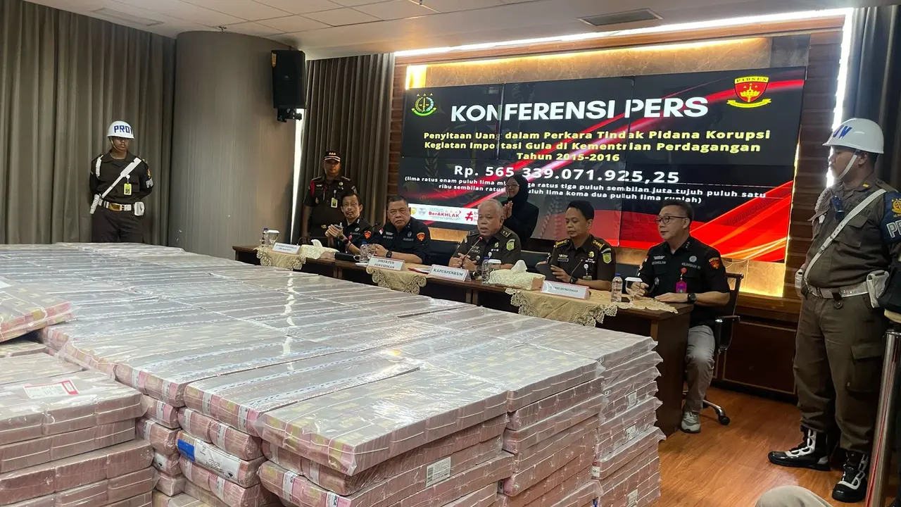 Kejagung kembali menyita uang senilai Rp565 miliar dari kasus korupsi importasi gula pada Kementerian Perdagangan tahun 2015-2016.