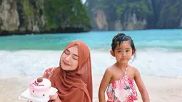 Ria Ricis Ceritakan Pengalaman Moana Menikmati Laut Saat Rayakan Ulang Tahun di Thailand