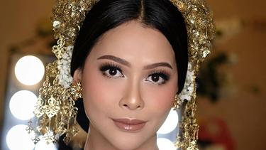 Pesona Bunga Jelitha Di Hari Pernikahan Bersama Syamsir Alam News Entertainment Fimela Com