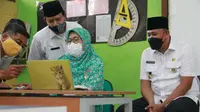 Wakil Wali Kota Bekasi, Tri Adhianto memantau pembelajaran jarak jauh (PJJ) di sekolah negeri, (Istimewa)