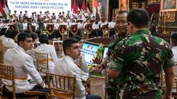 Para kadet tersebut terdiri dari 16 perempuan dan 28 laki-laki, yang berasal dari angkatan 5 dan 6. (BAY ISMOYO/AFP)