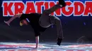 Salah satu aksi peserta Final Battle Kratingdaeng Power Dance di Jakarta, Sabtu (1/10/2014). (Liputan6.com/Helmi Fithriansyah)