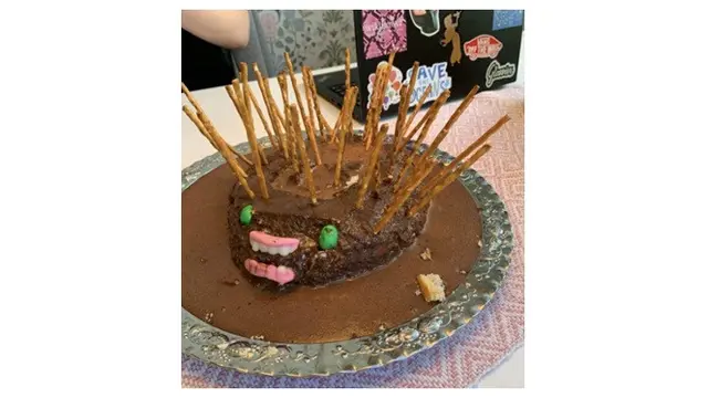 7 Dekorasi Gagal Kue Ulang Tahun Ini Bikin Tepuk Jidat