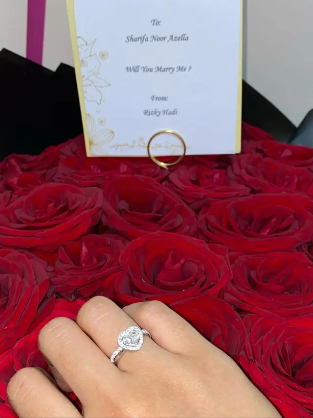 7 Potret Azella Alhamid Cucu Elvi Sukaesih yang Dilamar Kekasih Ini Romantis