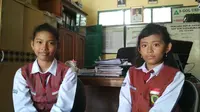Dua gadis kecil manis asal Cirebon memiliki nama unik dengan panjang sampai delapan kata. Foto (Liputan6.com / Panji Prayitno)