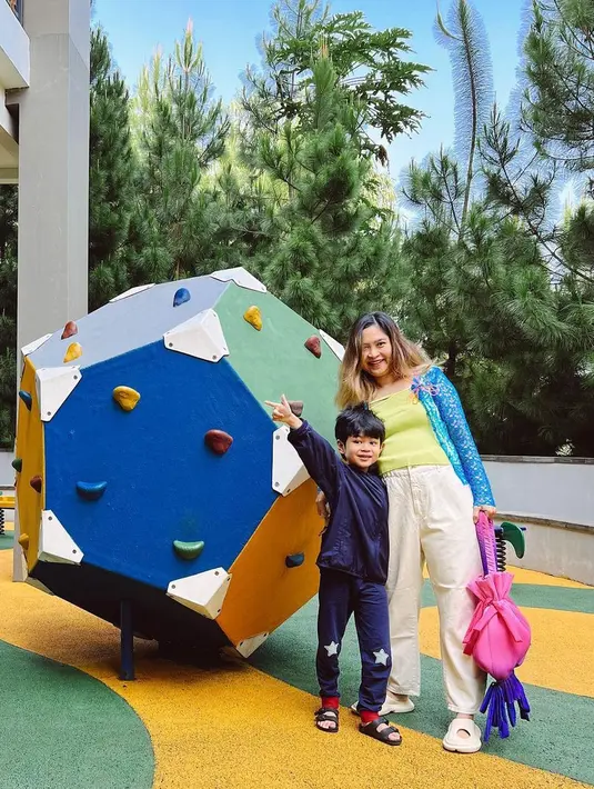 <p>[Instagram/peonyandherself]</p>