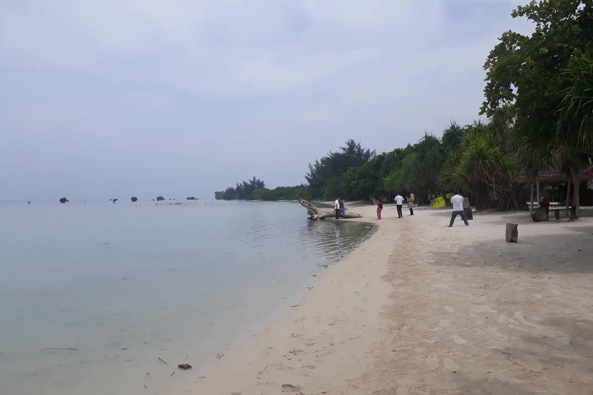 [Bintang] Pantai Perawan di Pulau Pari [Edy Suherli/Bintang.com]