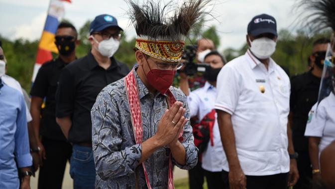 Nadiem Makarim saat melakukan kunjungan kerja ke ke Kabupaten Sorong dan Kota Sorong, Papua Barat. (foto: dokumentasi Mendikbud).