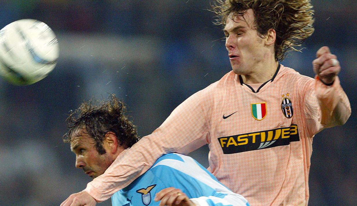 Pada tahun 2001, Nedved bergabung bersama Juventus dan berhasil memenangkan dua gelar Serie A selama delapan tahun serta meraih gelar Ballon d'Or pada tahun 2003. (Foto: AFP/Patrick Hertzog)
