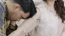Tampilan Aaliyah semakin sederhana tanpa mengenakan perhiasan atau aksesori yang dikenakan. Bahkan tanpa anting dan kalung, hanya terlihat beads di bagian leher. [@aaliyah.massaid]