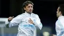 Bek Marseille Gabriel Heinze sedang berlatih di Stamford Bridge pada 27 September 2010 jelang laga kontra Chelsea di ajang Liga Champions. AFP PHOTO/IAN KINGTON