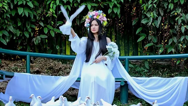 7 Potret Karina Ranau Istri Epy Kusnandar yang Terpaut 19 Tahun, Setia Mendampingi