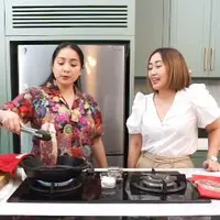Nagita Slavina masak dengan daging premium (YouTube/RANS Entertainment)