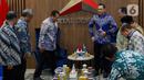 Ketua Majelis Permusyawaratan Rakyat (MPR) RI, Bambang Soesatyo (ketiga kiri) saat melakukan kunjungan kebangsaan di kantor Dewan Pimpinan Pusat (DPP) Partai Demokrat, Jakarta, Selasa (16/7/2024). (Liputan6.com/Herman Zakharia)