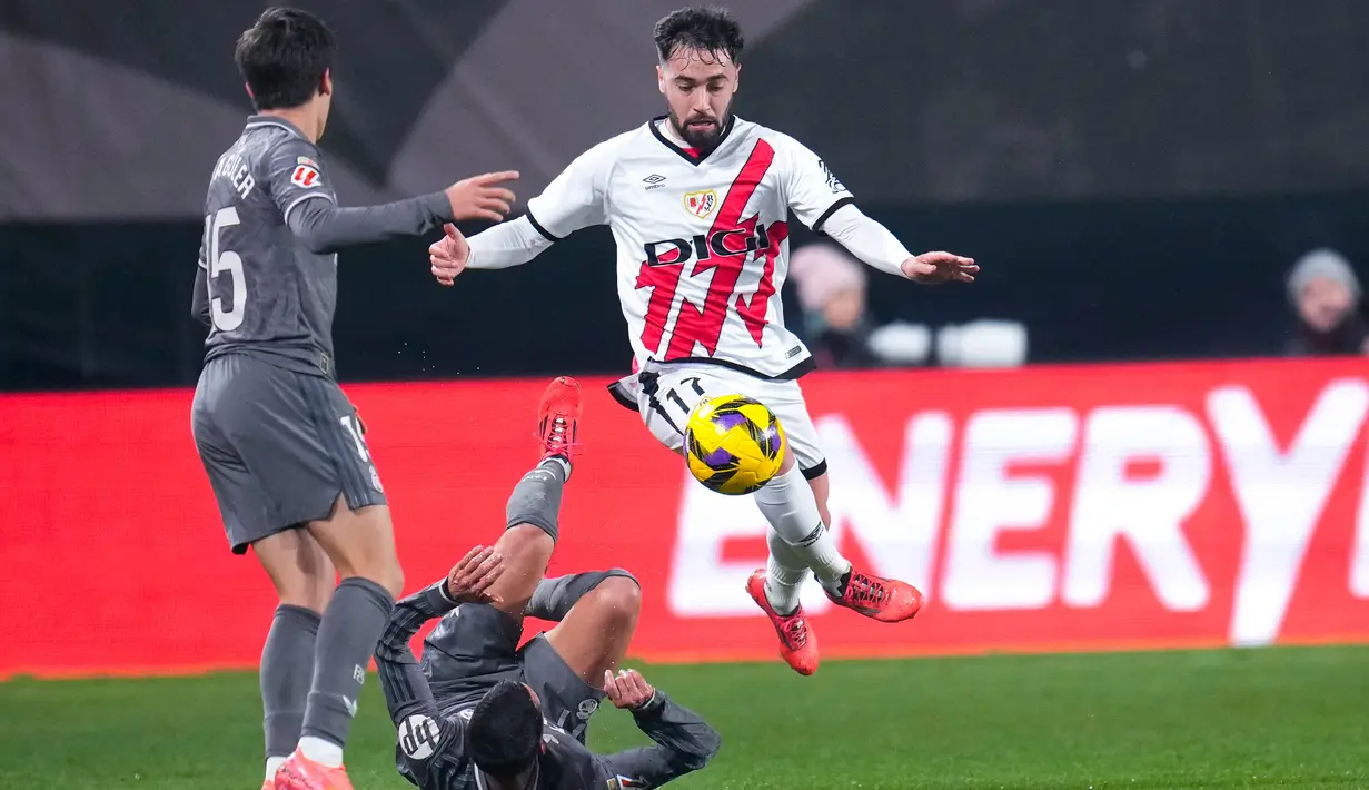 Berkat hasil ini, Real Madrid gagal menyalip Barcelona di puncak klasemen. El Real tertahan di peringkat dua dengan poin 37, sedangkan Rayo menduduki peringkat 13 dengan poin 20. (AP Photo/Manu Fernandez)