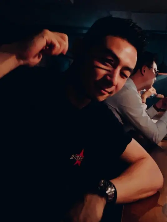 Belakangan video Reynold Poernomo  saat mengikuti MasterChef Australia viral di TikTok, di mana ia membuat dessert yang diberi nama Bali Sunrise. (FOTO: instagram.com/reynoldpoer)