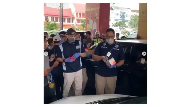 Virus Corona Meluas, Ini 7 Potret Seleb Bagi-Bagi Masker dan Hand Sanitizer