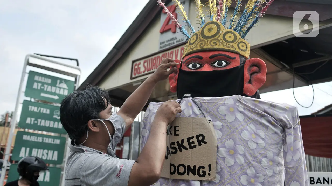 Uniknya Ondel-ondel Ajak Masyarakat Gunakan Masker