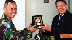 Citizen6, Lebanon: Tujuan kunjungan Delegasi MPR ke Markas Indobatt ini, untuk mengetahui secara dekat pelaksanaan tugas yang dilaksanakan prajurit TNI yang tergabung dalam misi perdamaian di Lebanon. (Pengirim: Badarudin Bakri)