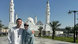 Raffi Ahmad dan Nagita Slavina baru saja menunaikan ibadah umrah beberapa bulan lalu bersama keluarga besar mereka. (Foto: raffinagita1717)