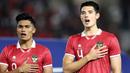 <p>Ekspresi pemain Timnas Indonesia U-23, (dari kiri ke kanan) Ramadhan Sananta dan Elkan Baggott saat menyanyikan lagu kebangsaan Indonesia Raya jelang melawan Chinese Taipei U-23 dalam pertandingan Grup K Kualifikasi Piala Asia U-23 2024 di Stadion Manahan, Solo, Sabtu (9/9/2023). (Bola.com/Arief Bagus)</p>