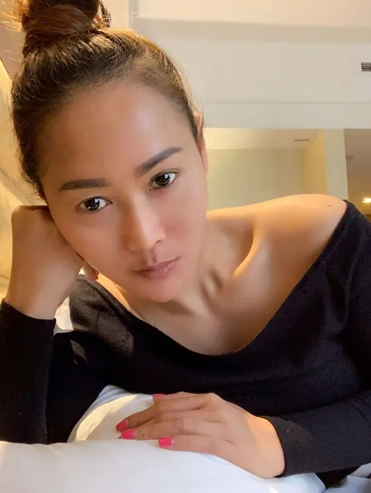 Meski tak menggunakan makeup berlebih, akan tetapi ia cukup rutin menjalani perawatan wajah. Tak heran jika pedangdut 40 tahun ini tetap memesona. (Liputan6.com/IG/@inul.d)