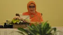 Mufidah Kalla saat memberikan perkenalan pertama di hadapan anggota rapat dengan para istri menteri Kabinet Kerja di Jakarta, Senin (3/11/2014). (Liputan6.com/Herman Zakharia) 