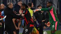 Pemain berkebangsaan Portugal tersebut juga menolak dipeluk oleh pelatih Massimiliano Allegri ketika meninggalkan lapangan pertandingan. (AFP/Alberto Pizzoli)