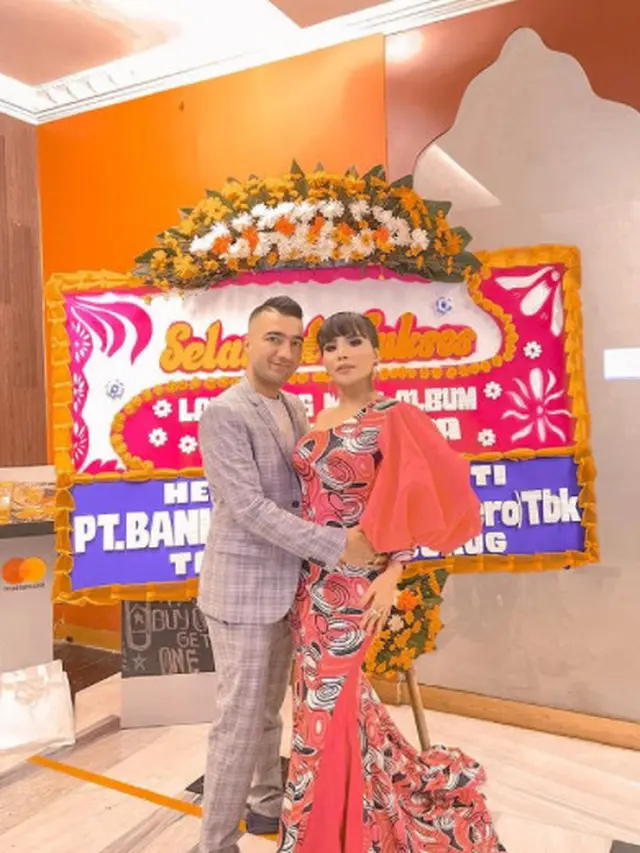 6 Potret Kedekatan Eva Belisima dengan Pria Asal India Usai Bercerai dari Kiwil