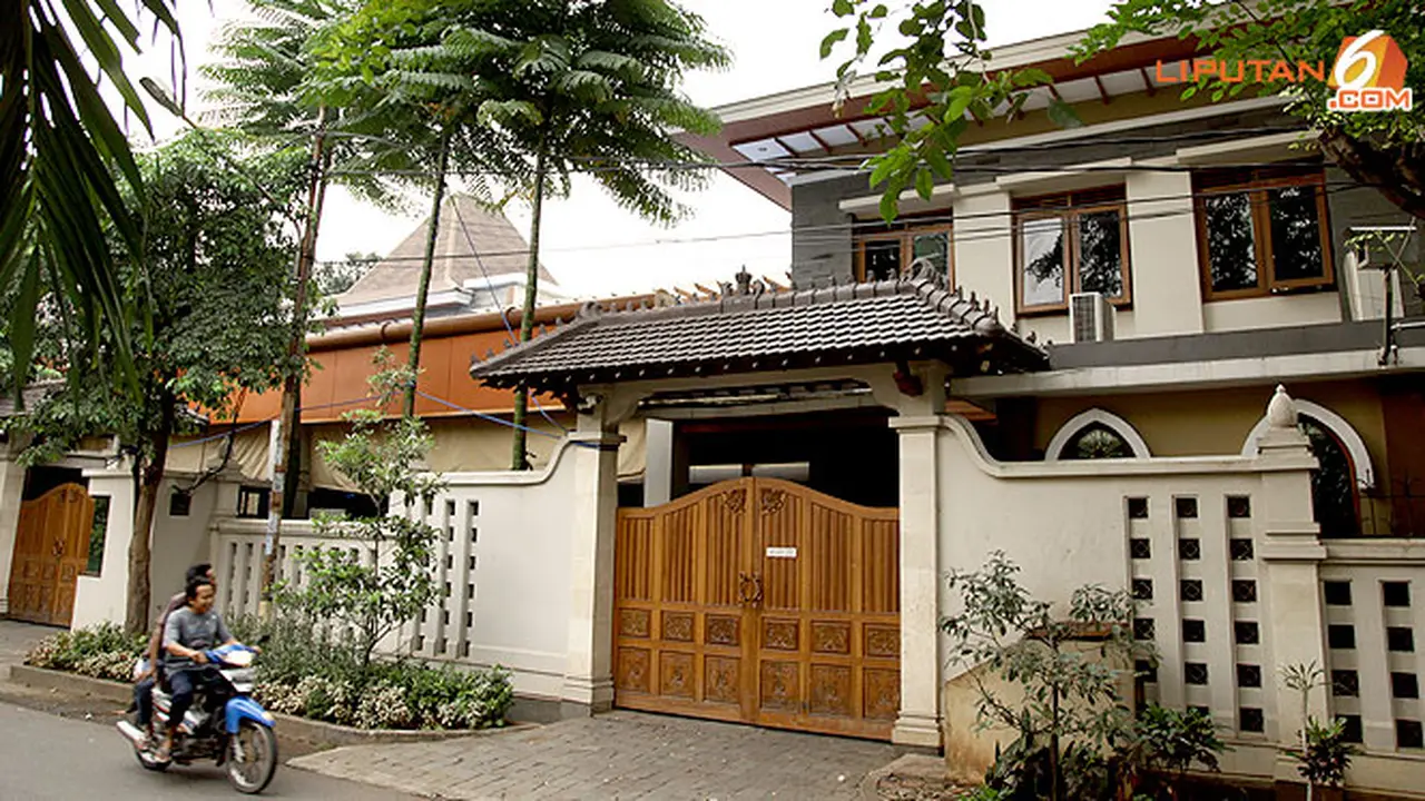 rumah-anas130403c.jpg