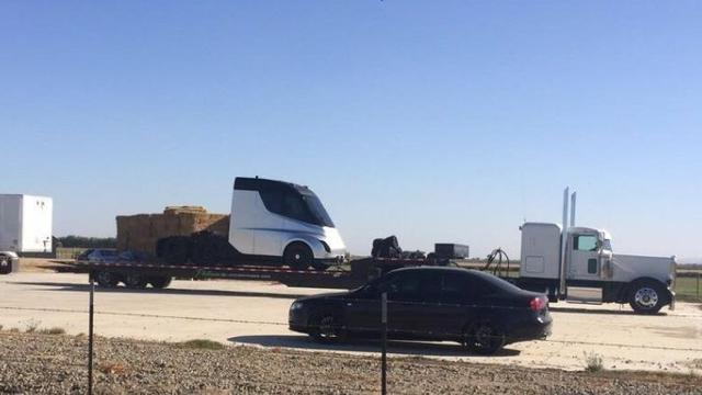 Tesla semi listrik
