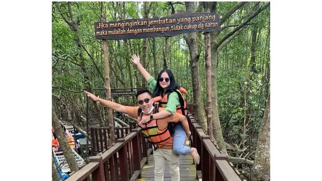 6 Potret Liburan Lutfi Agizal dengan Nadya Indry di Kalimantan