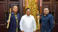 Menteri Pertahanan RI Prabowo Subianto menerima Ketua Umum Partai Perindo Hary Tanoesoedibjo dan Paguyuban Sosial Marga Tionghoa Indonesia (PSMTI) yang dipimpin oleh Wilianto Tanta, Senin (15/5/2023). (Foto: istimewa)