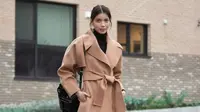 5 Gaya Fashionable Sabrina Chairunnisa saat Berlibur di Korea, Inspirasi OOTD Musim Dingin Memesona