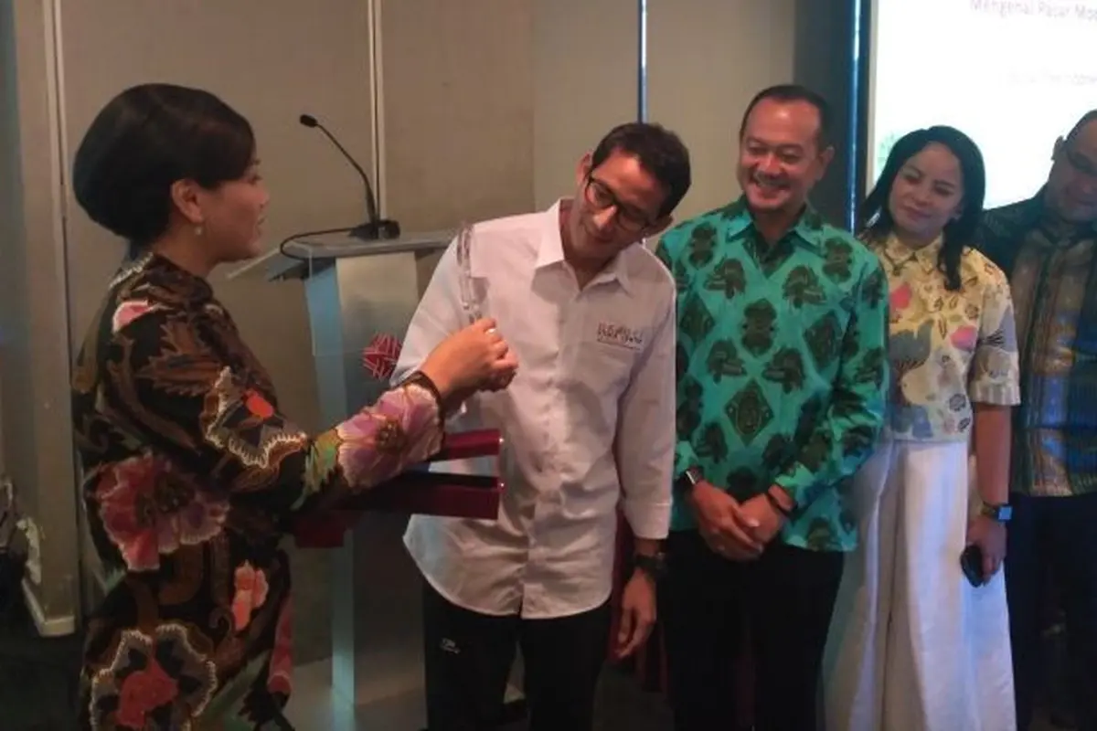 Wakil Gubernur Terpilih DKI Jakarta Sandiaga Uno berkunjung ke Bursa Efek Indonesia (BEI) Jakarta, Jumat (11/8/2017). (Achmad/Liputan6.com)