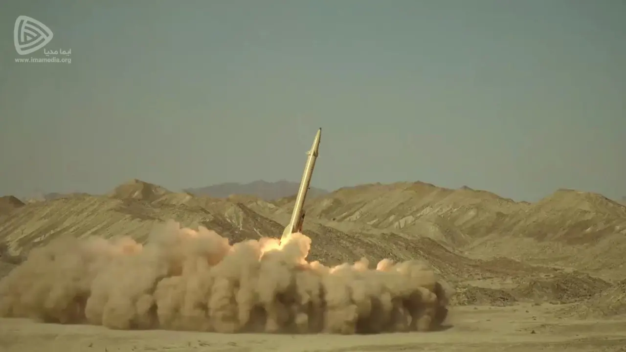 FOTO: Iran Luncurkan Rudal Baru yang Bisa Jangkau Israel