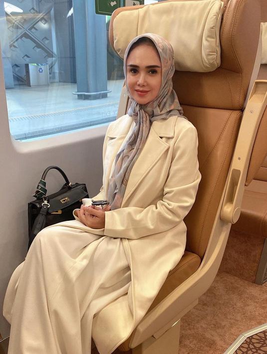 Kecantikan Yuni Shara saat mengenakan hijab pun dipuji oleh warganet. (Foto: Instagram/ yunishara36)