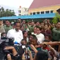 Presiden Jokowi bertemu korban banjir di Sentani, Papua, Senin (1/4/2019). (Merdeka.com/Ahda Bayhaqi)