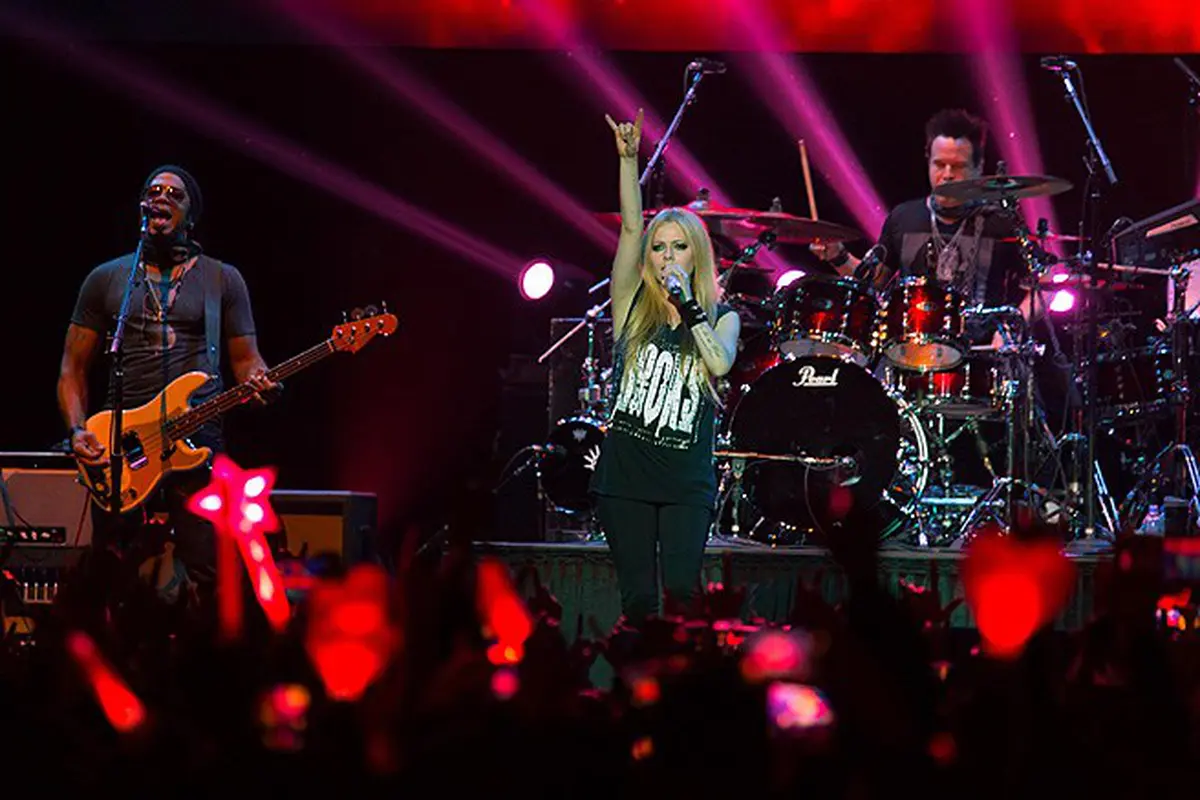 Avril Lavigne Unjuk Gigi di Jakarta dengan Aksi Menawan