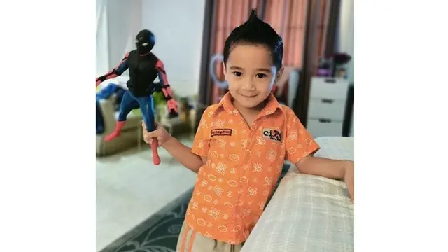 7 Momen Seleb Antar Anak di Hari Pertama Masuk Sekolah