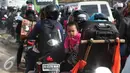 Sejumlah pemudik tampak membawa balita mereka, Jawa Barat, Rabu (15/7/2015). Pada H-2 Lebaran, jalur Pantura dipadati kendaraan pemudik khususnya kendaraan roda dua. (Liputan6.com/Herman Zakharia)