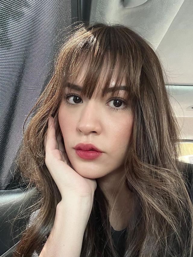 7 Potret Raisa dengan Poni Depan, Disebut Makin Awet Muda