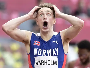 Karsten Warholm merebut medali emas lari gawang 400 meter sekaligus memecahkan rekor dunia di Olimpiade Tokyo. (Foto: AFP/Javier Soriano)