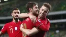 Para pemain Portugal merayakan gol yang dicetak oleh Bernardo Silva ke gawang Swedia pada laga UEFA Nations League di Stadion Jose Alvalade, Kamis (15/10/2020). Portugal menang dengan skor 3-0. (AP Photo/Armando Franca)
