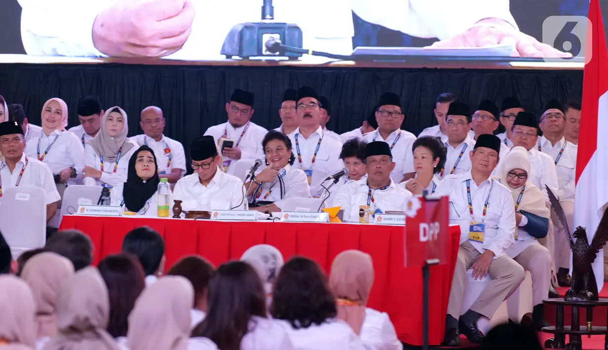 Sejumlah kader Partai Gerindra saat menghadiri Rapimnas dan Apel Kader Partai Gerindra di Hambalang, Kabupaten Bogor, Jawa Barat, Rabu (16/10/2019). Agenda kedua, pandangan umum daerah yang diwakili lima zona wilayah. (Liputan6.com/Herman Zakharia)