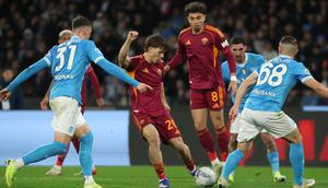 Duel Napoli vs AS Roma pada laga giornata 25 Serie A Liga Italia 2025/2026, Senin (16/2/2026) dini hari WIB. (CARLO HERMANN / AFP)