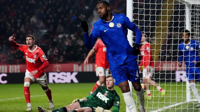 Pemain Chelsea, Tosin Adarabioyo, merayakan gol pada laga putaran ketiga Piala FA antara Charlton vs Chelsea